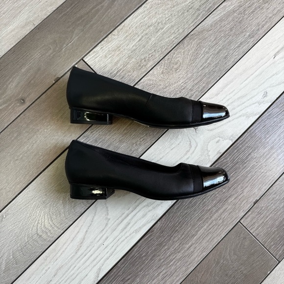 Clarks Womens Juliet Monte Leather Toe Cap Loafers | Size: 9 | New Never Used - Picture 3 of 6